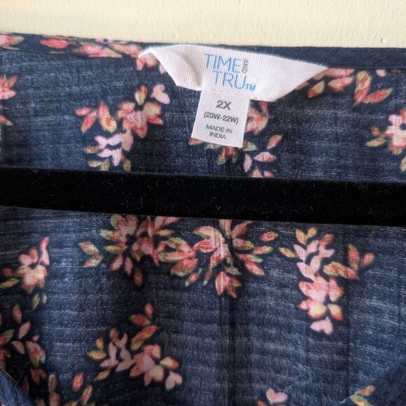 Time and Tru Women's Floral Print Tie Waist Blouse Ditsy Trails Dark Navy 2X - Picture 6 of 7